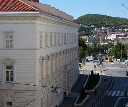 ダミラ ルームス 3*