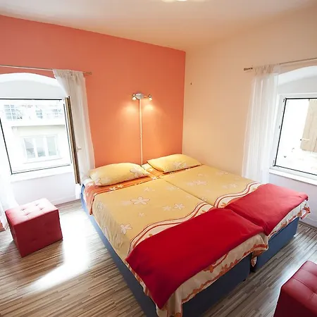 Guest house Damira 3*