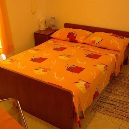 ダミラ ルームス 3* スプリト