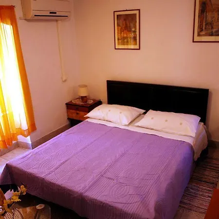 Damira Guest house