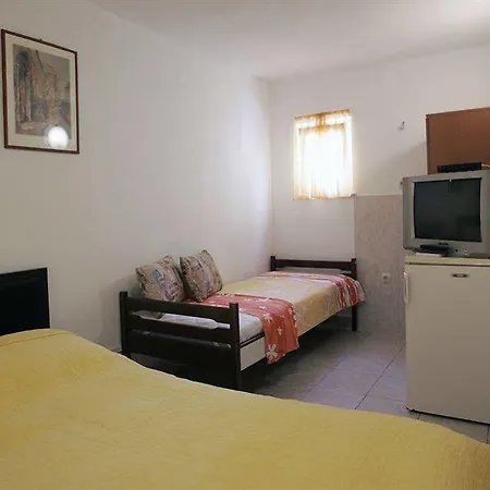 ダミラ ルームス 3* スプリト