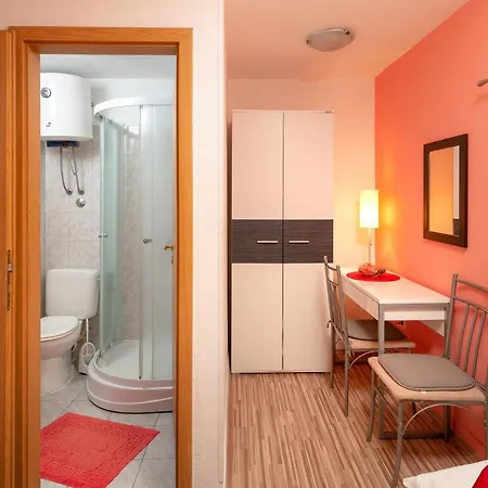Damira Guest house 3*