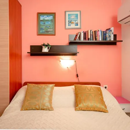 Guest house Damira 3*