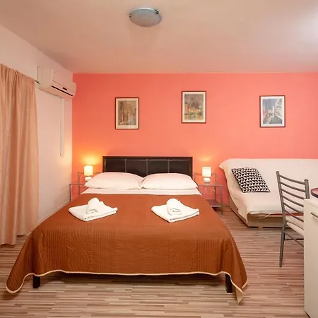 Guest house Damira 3*