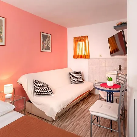 Guest house Damira 3*