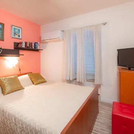 Guest house Damira 3*