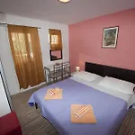 达米拉客房旅馆