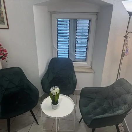 ゲストハウス ダミラ ルームス 3*