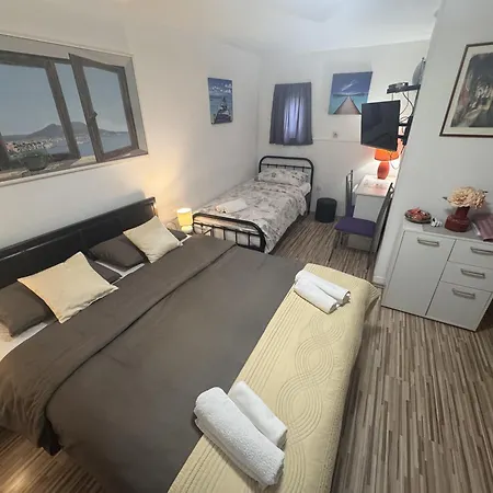 ダミラ ルームス ゲストハウス