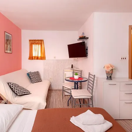Casa de hóspedes Damira 3*