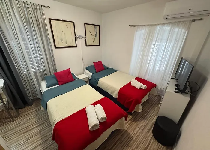 ゲストハウス ダミラ ルームス 3*