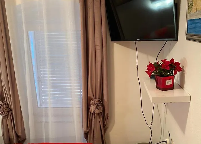 ダミラ ルームス 3* スプリト