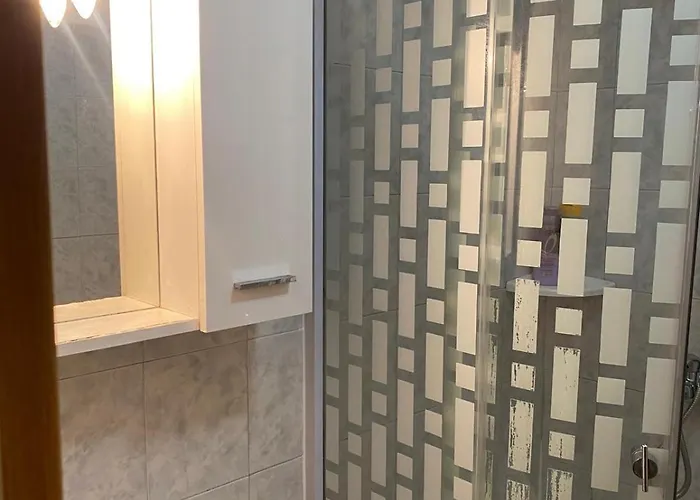 ダミラ ルームス ゲストハウス 3*