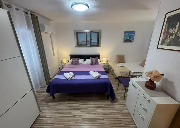 ダミラ ルームス ゲストハウス スプリト