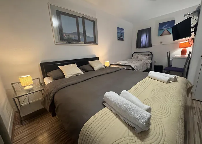 ダミラ ルームス ゲストハウス スプリト