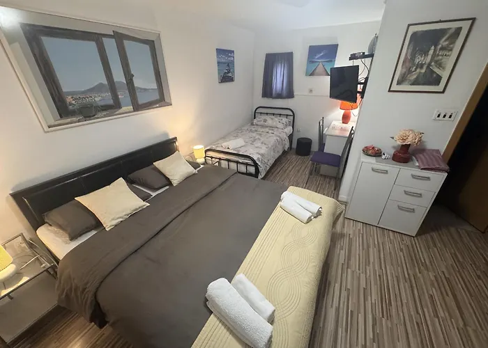 ダミラ ルームス ゲストハウス