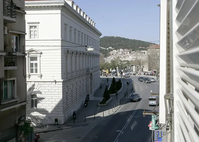 ダミラ ルームス ゲストハウス