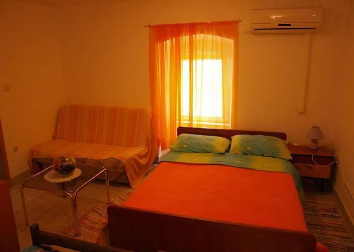 ダミラ ルームス ゲストハウス スプリト