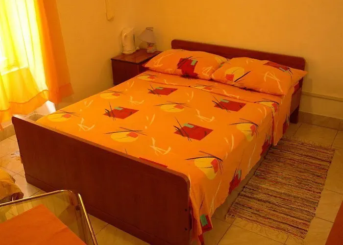 ダミラ ルームス 3* スプリト