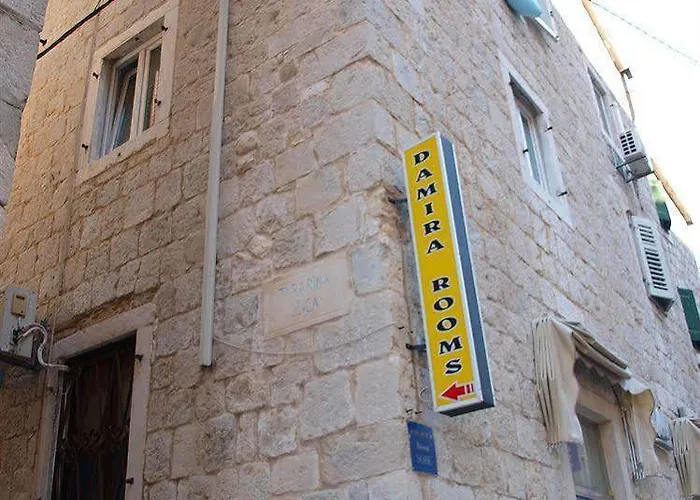 ダミラ ルームス ゲストハウス