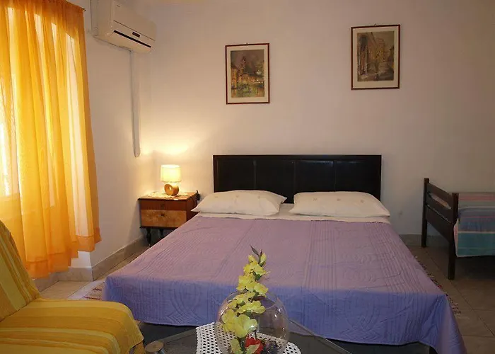 ダミラ ルームス ゲストハウス