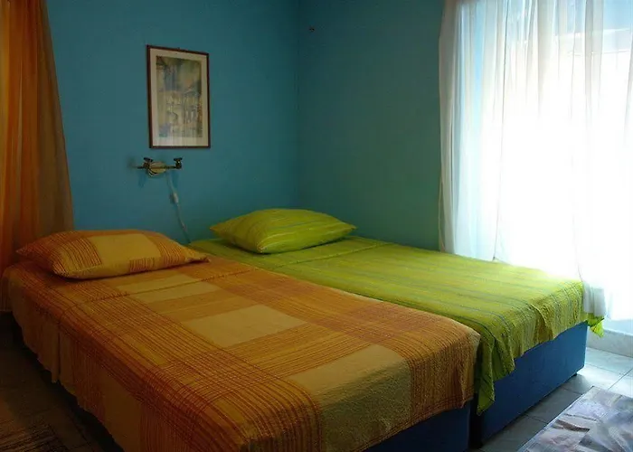 ゲストハウス ダミラ ルームス 3*