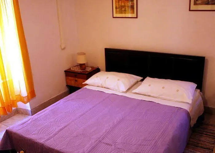 ダミラ ルームス ゲストハウス