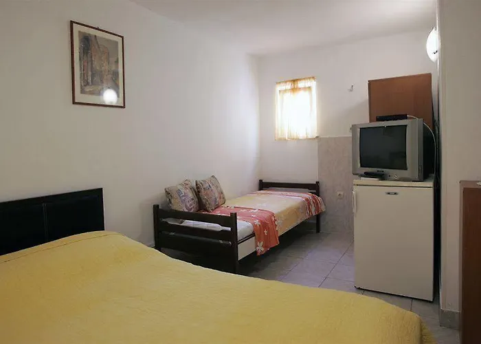 ダミラ ルームス 3* スプリト