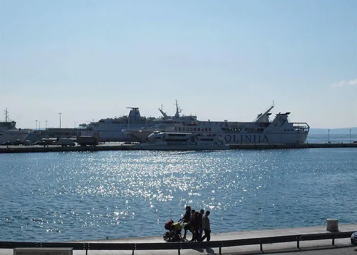 ゲストハウス ダミラ ルームス