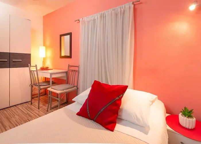 ダミラ ルームス ゲストハウス スプリト