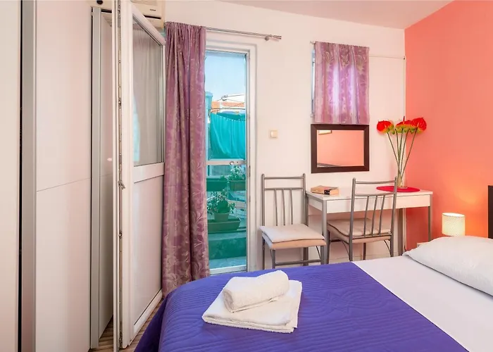 ダミラ ルームス ゲストハウス