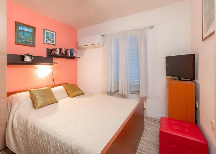 ゲストハウス ダミラ ルームス 3*